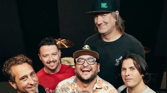 Versus The World (members of Lagwagon and Good Riddance) release new single "Your Wedding And A Funeral"