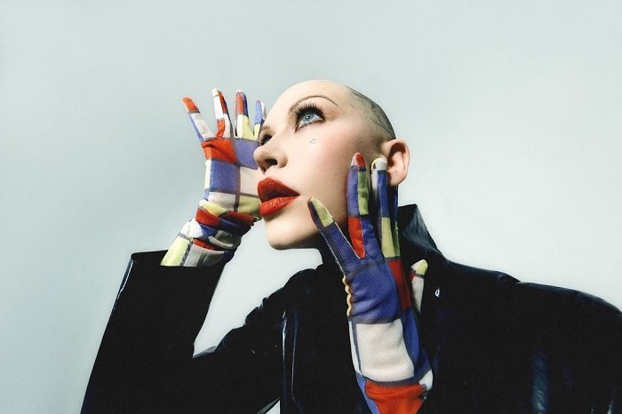 Los Angeles hyperpop artist Madge announces 'ravepack' EP, releases new track "buttonss"