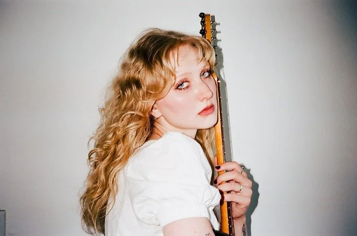 NYC pop artist rlyblonde releases new single "Hot Girls Always Win"