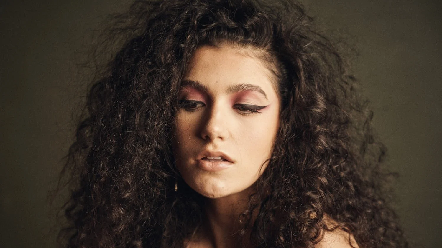 Caroline Romano announces 'A Brief Epic' EP, releases new single "This House"