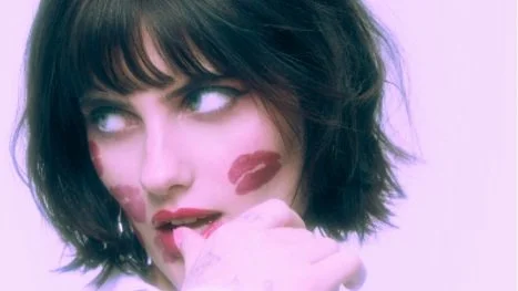 Pop artist Emeline releases new single “makeout with a stranger”