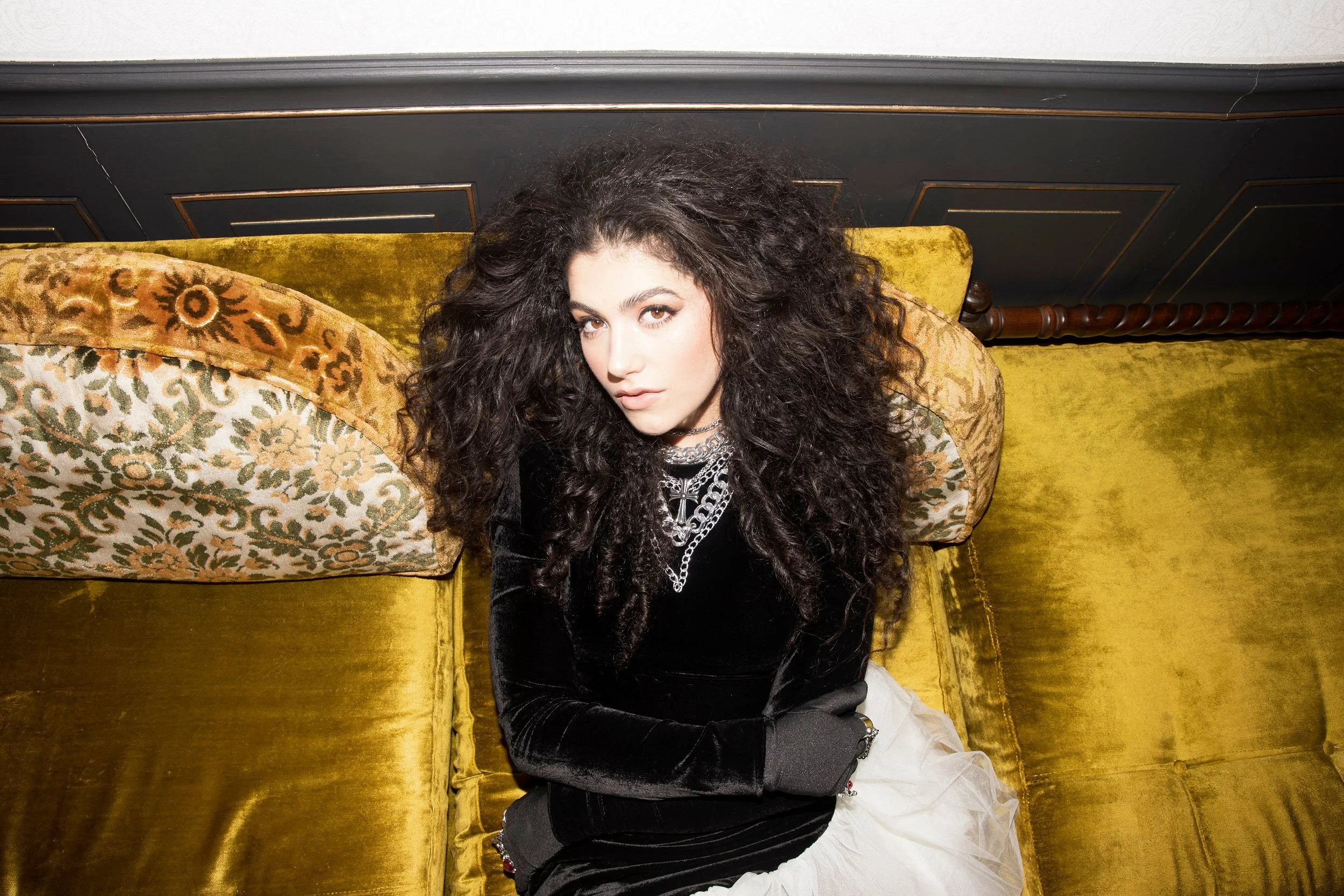 Nashville alt-pop artist Caroline Romano releases new single "girl in a china shop" 