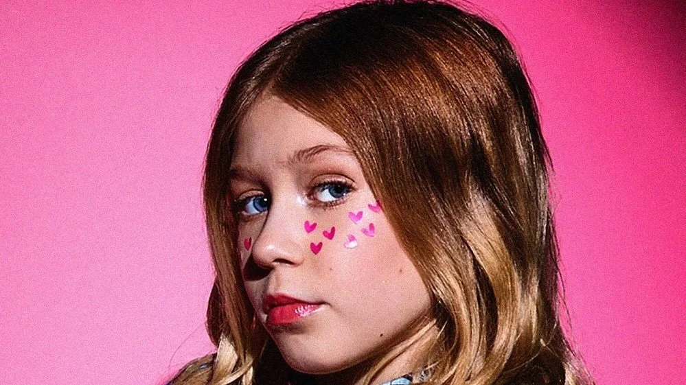 Pop singer Kinley (ex-XOMG Pop!) releases debut solo single “Heart Beats”