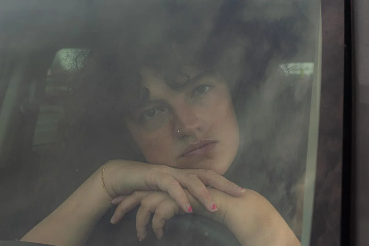 Los Angeles indie pop artist Sloan Golden releases debut single "Parking Lot"