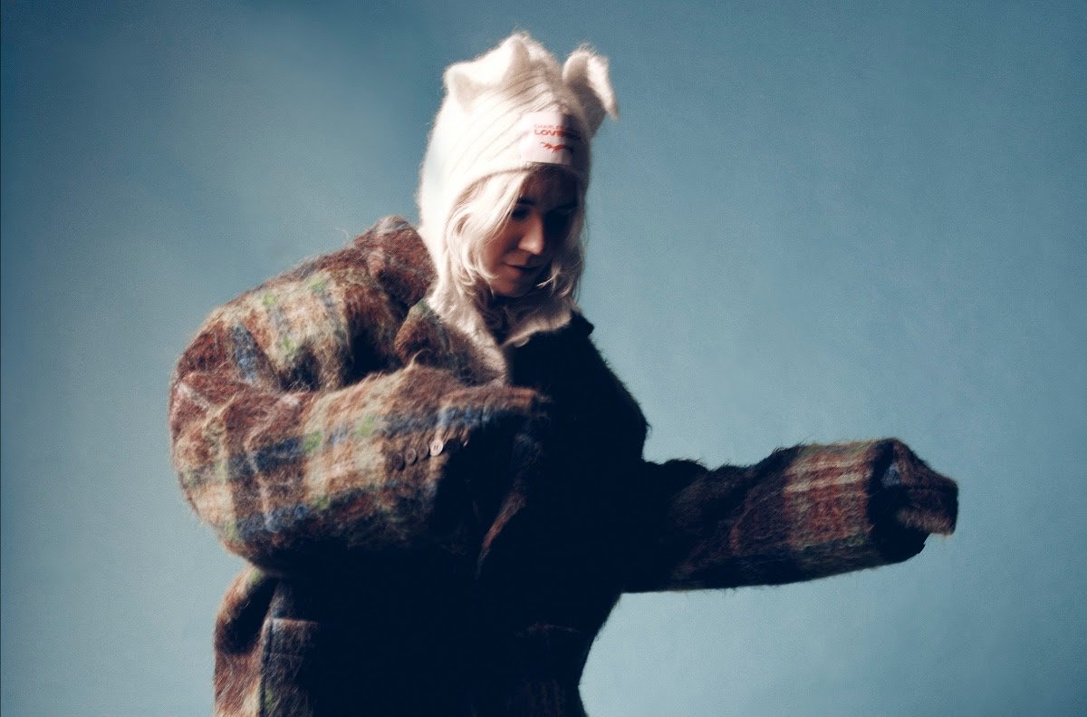 HAAi unveils new single "Hey!" 