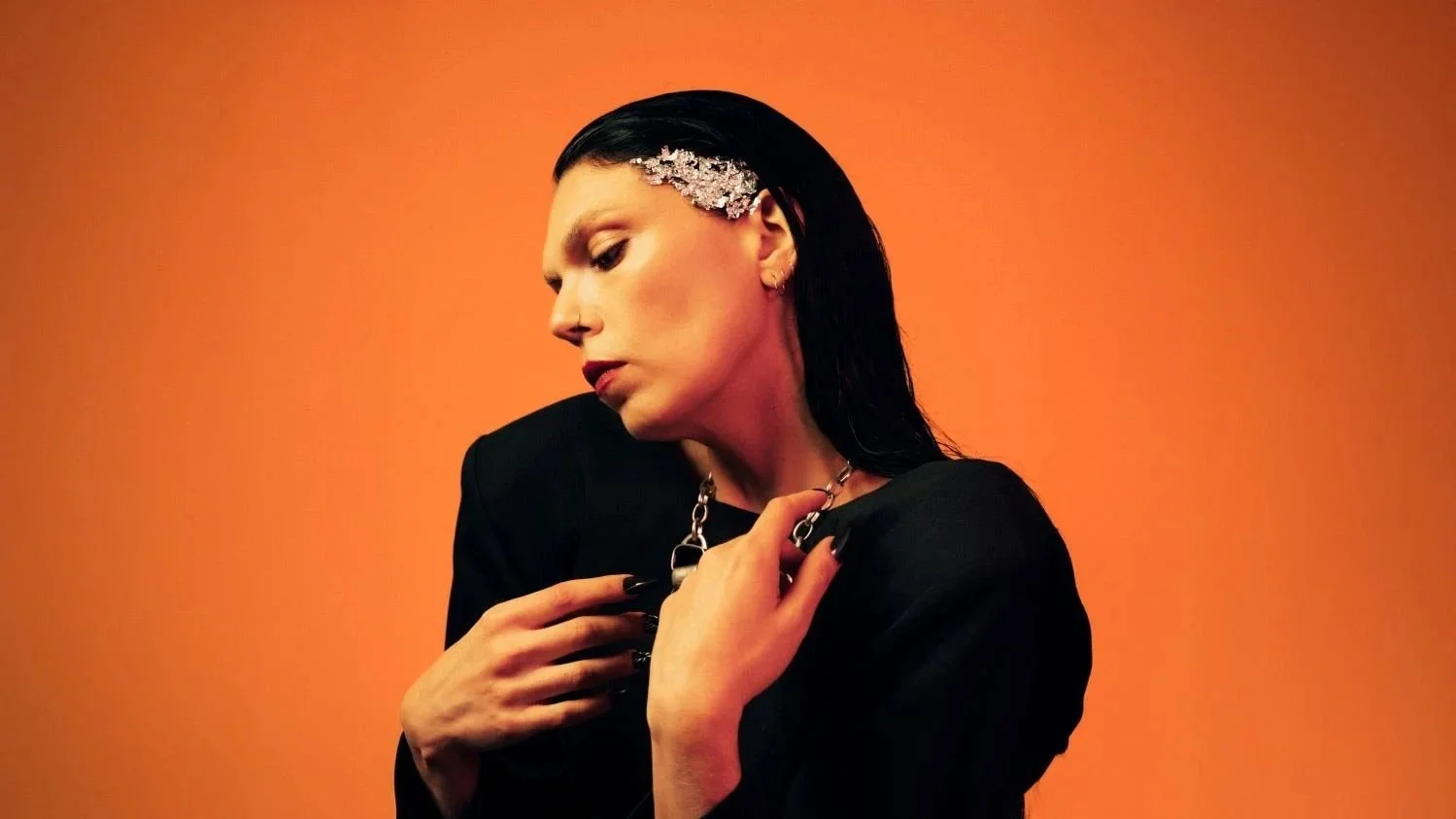 A.A. Williams signs to Reigning Phoenix Music, releases new single “Just A Shadow”