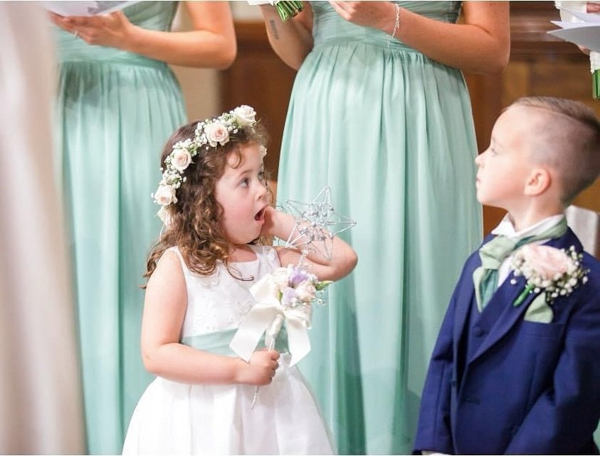 Ooh now this photo looks a little cheeky! 🤣#capturingtheMoment #weddingvows #lisapaynephotography #weddingceremony