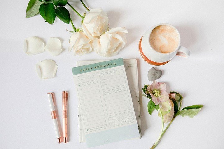 Happy Sunday! ☕🌸 Today&rsquo;s productivity tip: Start your week with coffee and flowers&mdash;they don&rsquo;t solve problems, but they sure make them look prettier! 😂 After yesterday's beautiful wedding and a busy few weeks of back-to-back shoots
