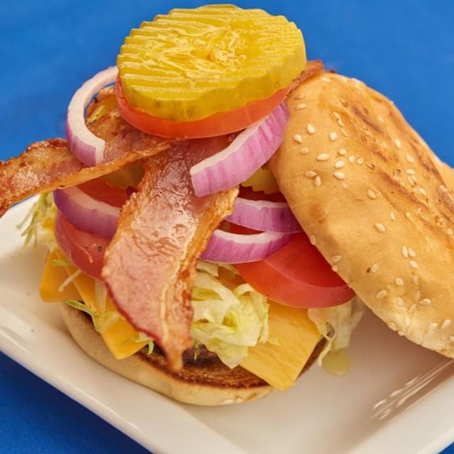 When in doubt, always grab the burger! Just look at all that bacon sticking out!⁠
⁠
#3MMMDeli #bacon #burger #burgermania #burgerholic #burger🍔 #burgers #burgerjoint #burgerfest #burgerkill #burgerday #burgerheaven #burgery #burgeroftheday #delis #n