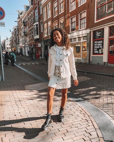 Amaka is, once again, the ultimate Dutch girl in Double neutral denim. Photo: @amaka.hamelijnck via Instagram.