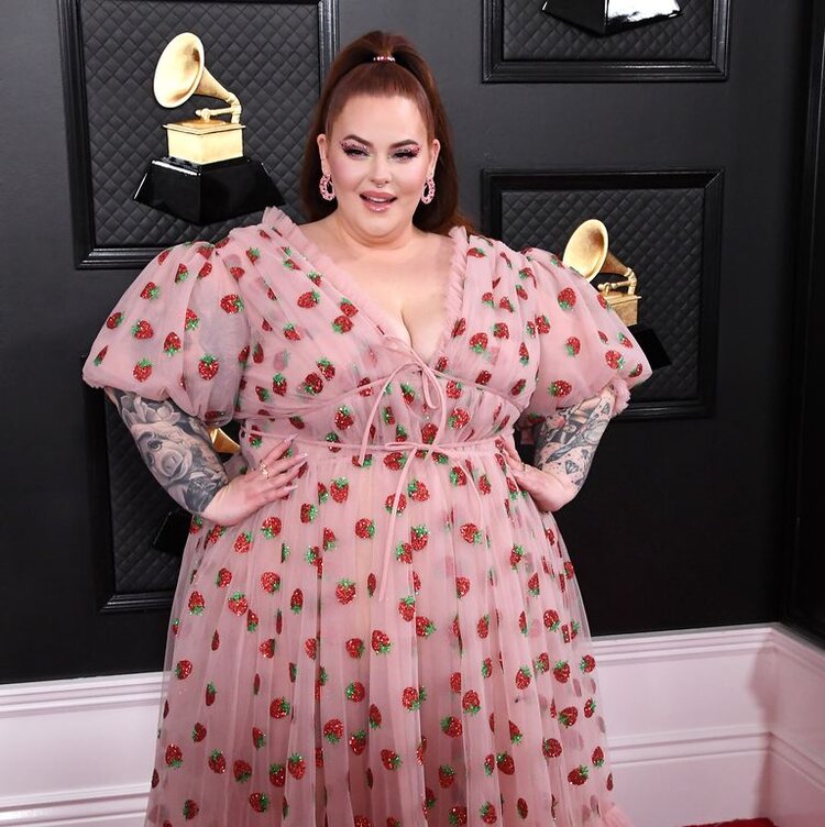 Model Tess Holliday wearing the strawberry dress at the 2020 Grammys. Photo: Steve Granitz/ Getty Images)