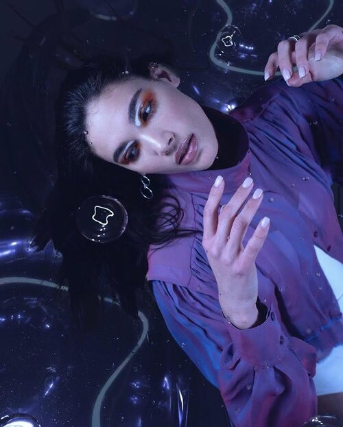 Model @nataliekuckenburg wears @ronihelou & @persta.paris for Visore X’s “Underwater” series. Photo: @visore.x