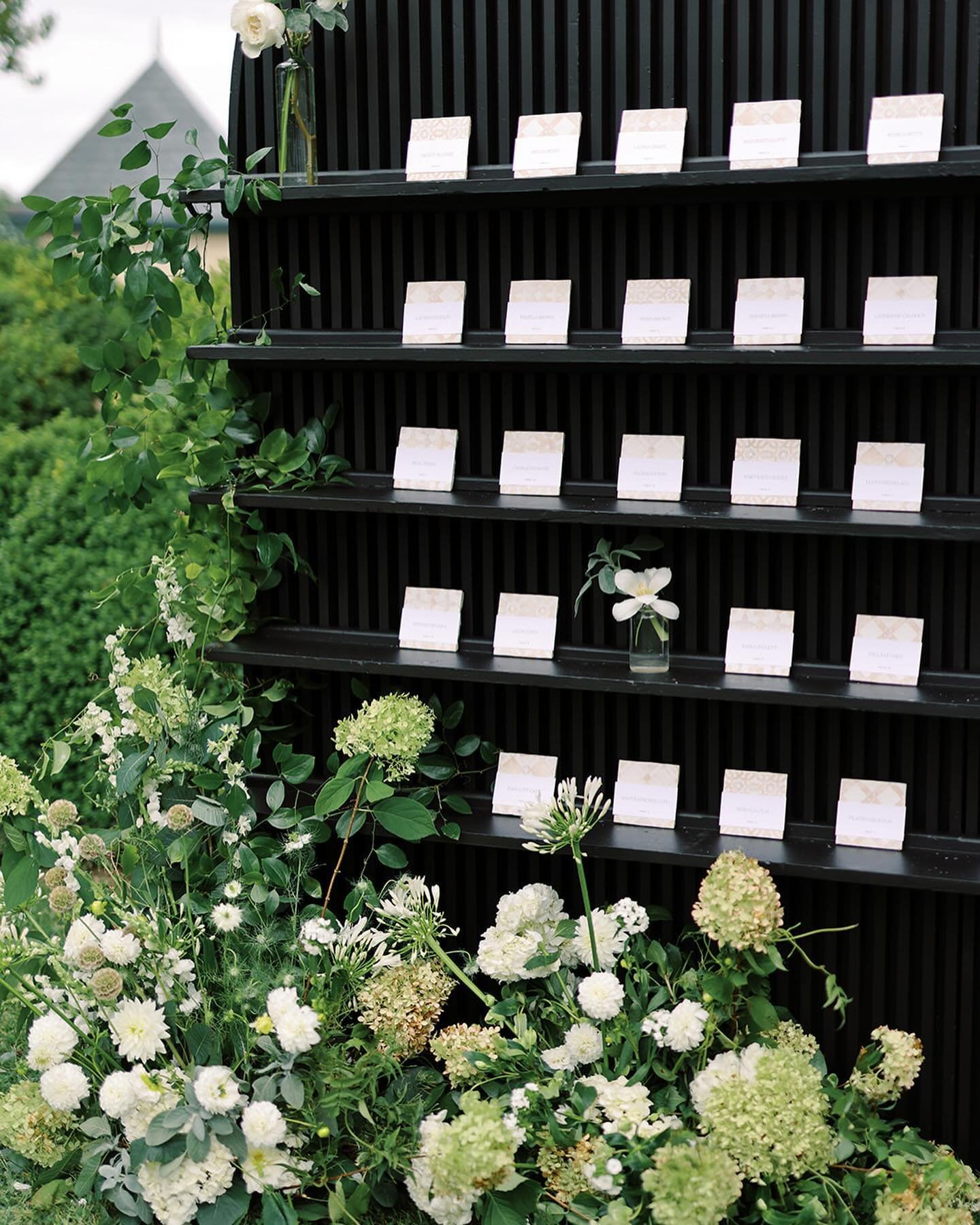 When your schedules are busy and somehow works out that your second date ends up being over dinner in Greece&hellip; you just have to reference that date invite with the escort cards along with tiles from our bride&rsquo;s time abroad in Morocco! 🤍 