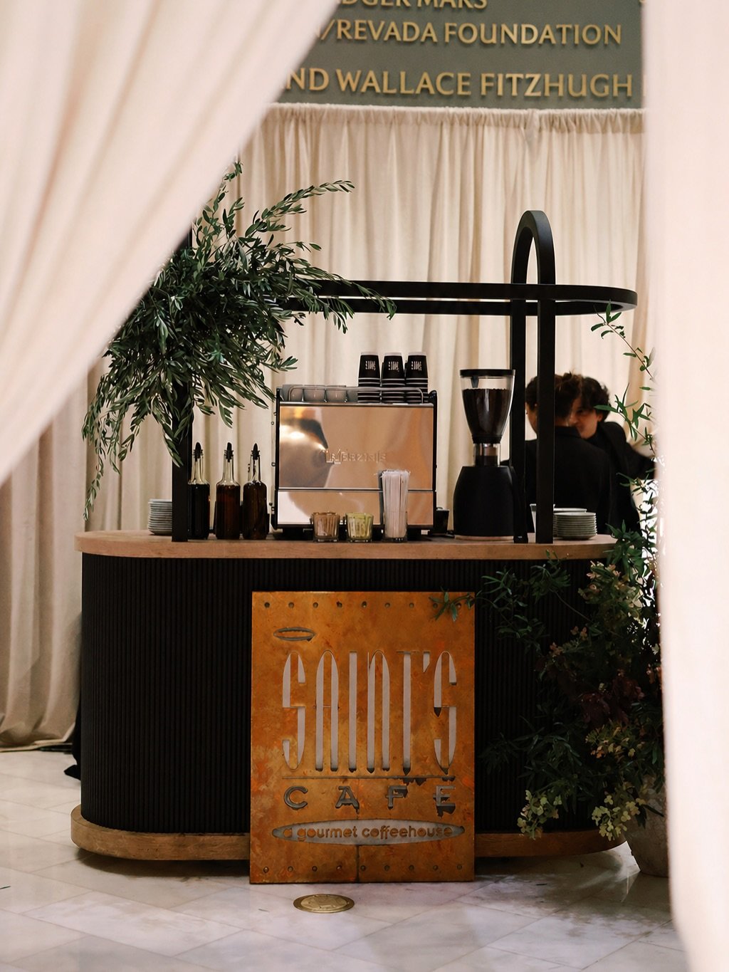 A wedding without heart is just a party. Don&rsquo;t get us wrong this was an epic party, but the personal details are what brought their story to life and this wedding had it all.
➿ A family style meal design to reflect the kind of meals the bride g
