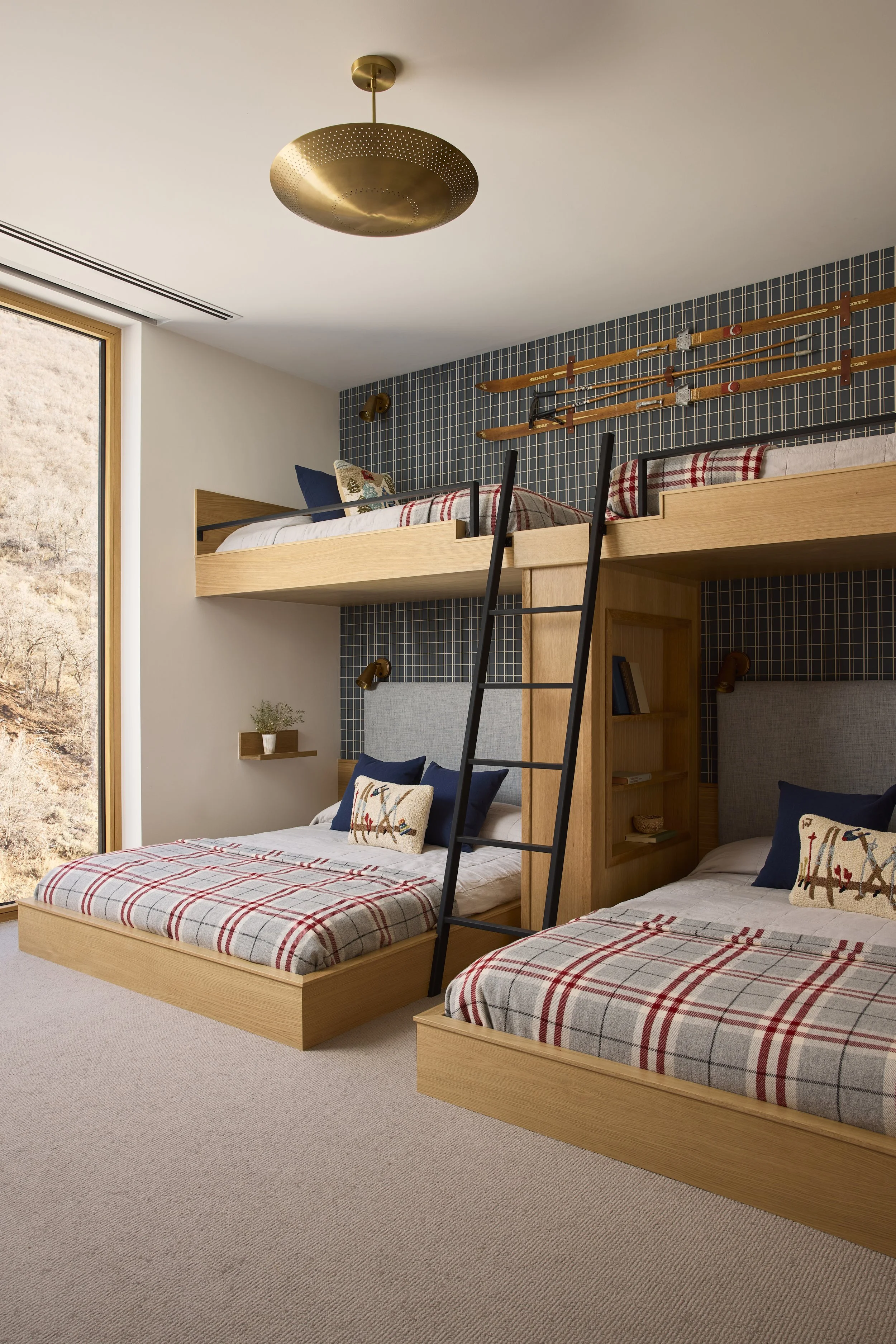 shelbybournephoto_coririchards_foundersplace_1 copy.jpg