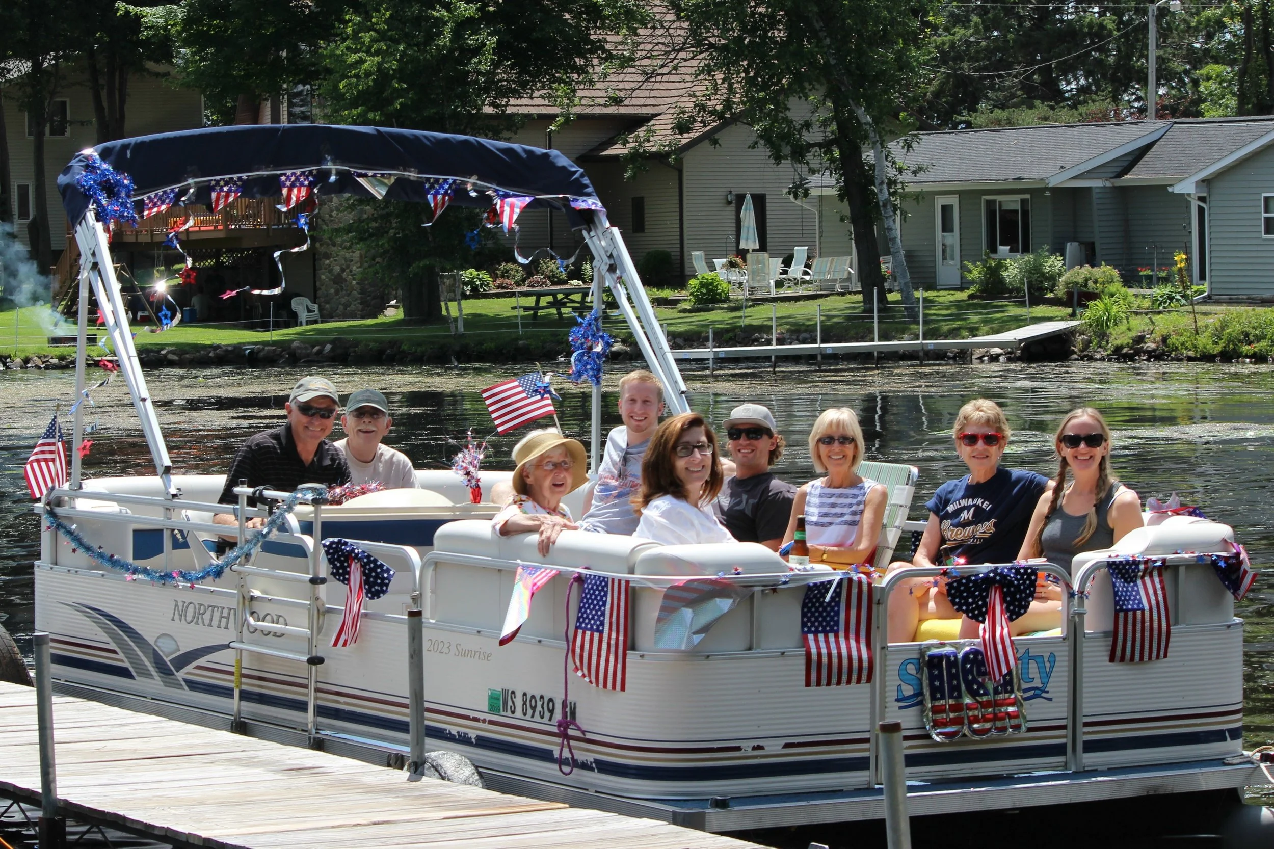 About — Lake Pontoon Rentals