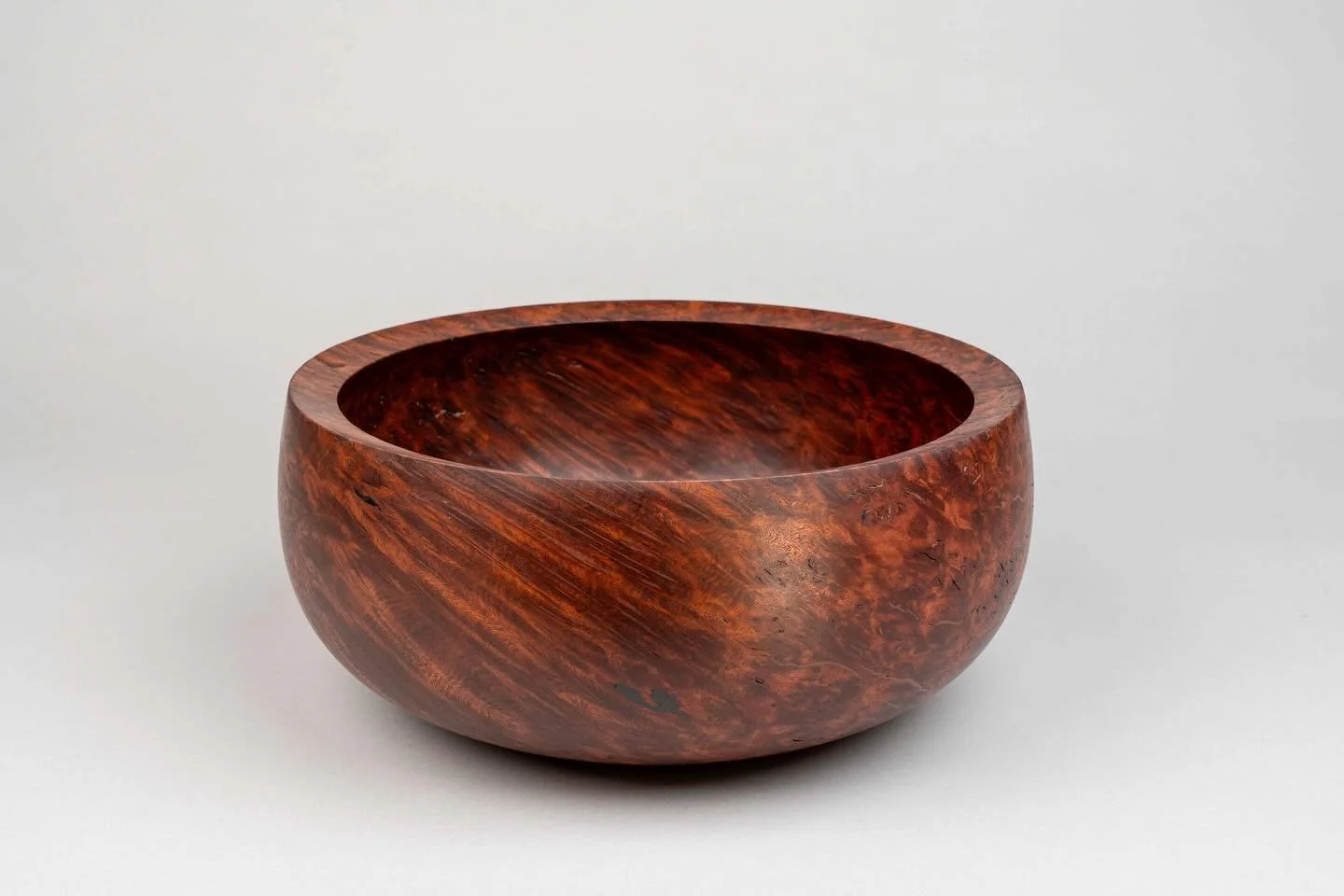 Extra large old growth jarrah burl bowl.  I’ll be on the mini vicmarc lathe all weekend at The Fine Timber Co Wood Show this weekend . Charlie Creek Road Donnybrook. Come along and see everything wood related from slabbing, timber and resin sal