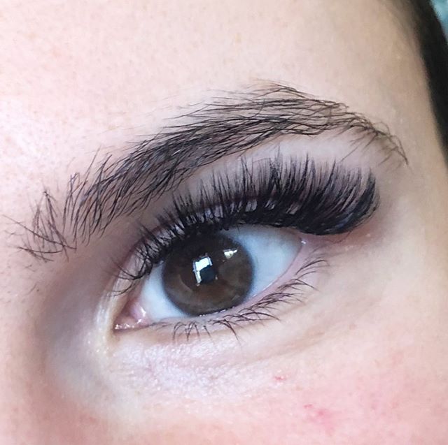 No liner or mascara needed with this volume set! 🥳
.
.
.
.
.
.
.  #lashextensions #eyelashes #dogpatch #sflashartist #sanfrancisco #lashedout #wispylashes #sfbayarea #lashes #nomoremascara #natural #Wakeuplikethis #glam #comfortable #volumelashes #R