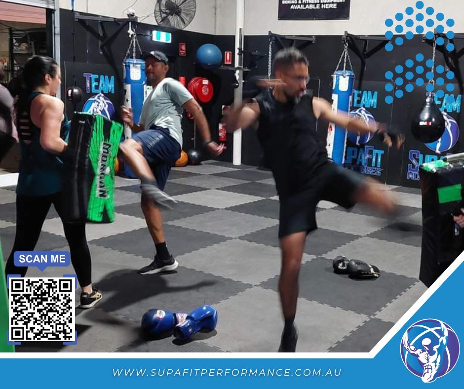 Get ready to kick off the weekend with a bang! 
Our kickboxing class is sure to get your heart pumping and your energy soaring. 💪 If you're looking to join a gym that will push you to your limits, we've got you covered. 
Claim your free trial today 