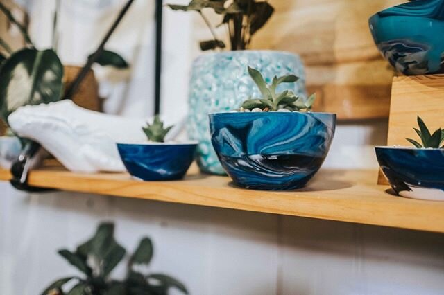 We love working with resin. It always looks so striking and every planter patterns are so unique.⠀
.⠀
📸 Image credit to the amazing @johanna_resta for taking this image of our new resin colour range.⠀
.⠀
.⠀
#kalukacreative #plantshop #nursery #plant
