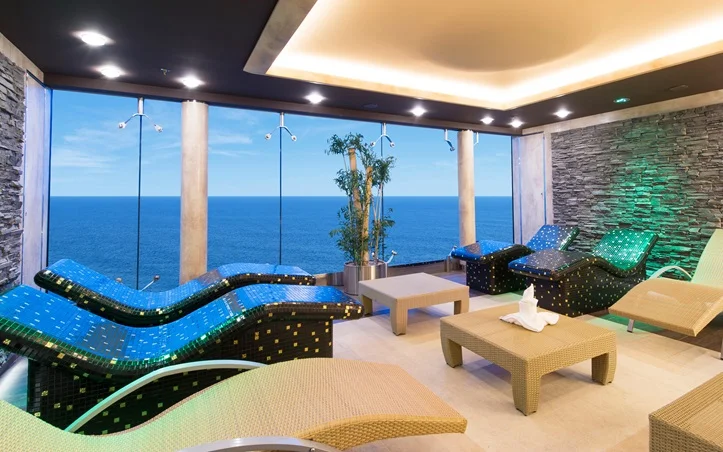 MSC Aurea Spa The award-winning MSC Aurea Spa is a haven of peace and pampering on board, offering beauty and wellness treatments to melt the tension away. The adults-only solarium provides an open-air alternative, for complete relaxation while you soak up the sun. MSC Aurea Spa 提供美容和健康護理,讓您徹底放鬆身心。