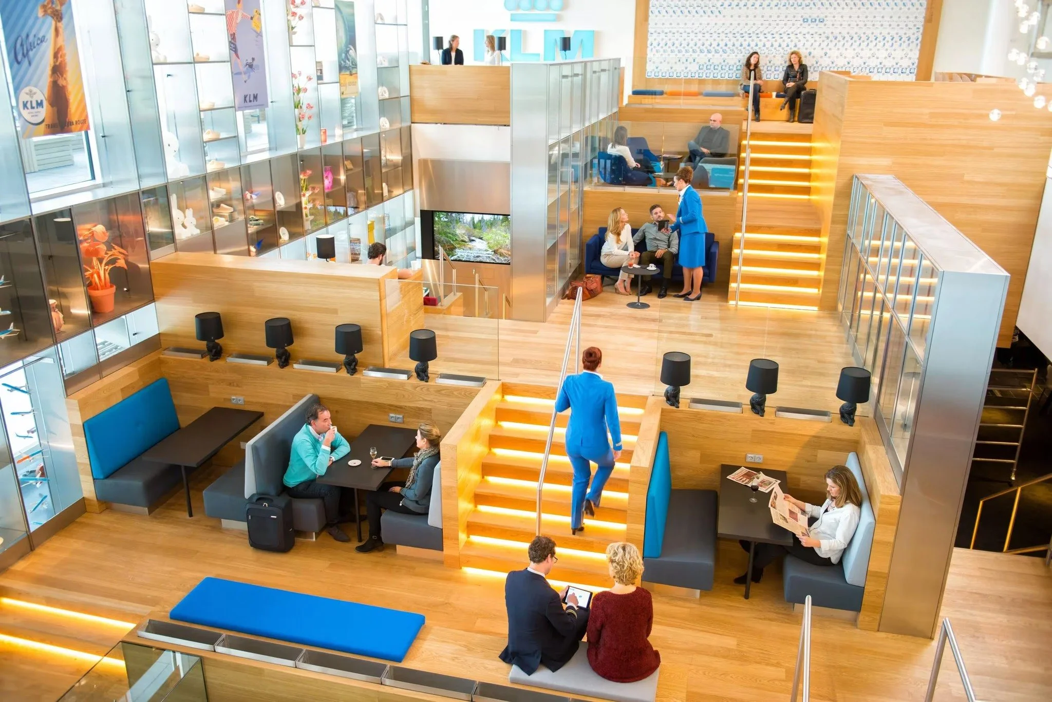 🌟 KLM Crown Lounge is Awaiting You / KLM的皇冠貴賓室正在等您 🤵

Step into your perfect travel retreat in Amsterdam &mdash; refresh with a soothing shower, unwind with a power nap in a peaceful sleep cabin, or toast your journey with a glass of fine champagne