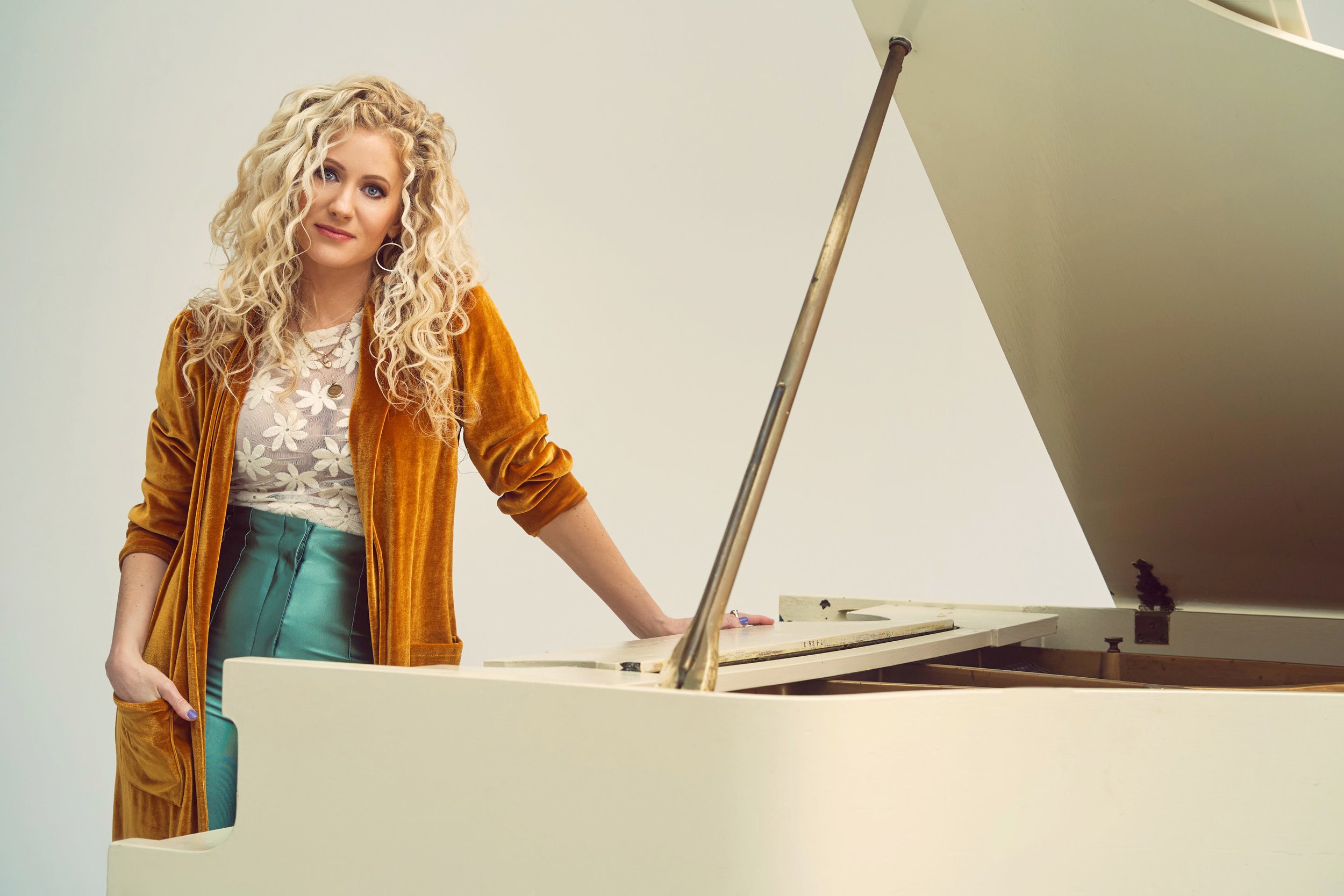 “Sometimes we just need to smile and dance.” The Music of Abbie Thomas