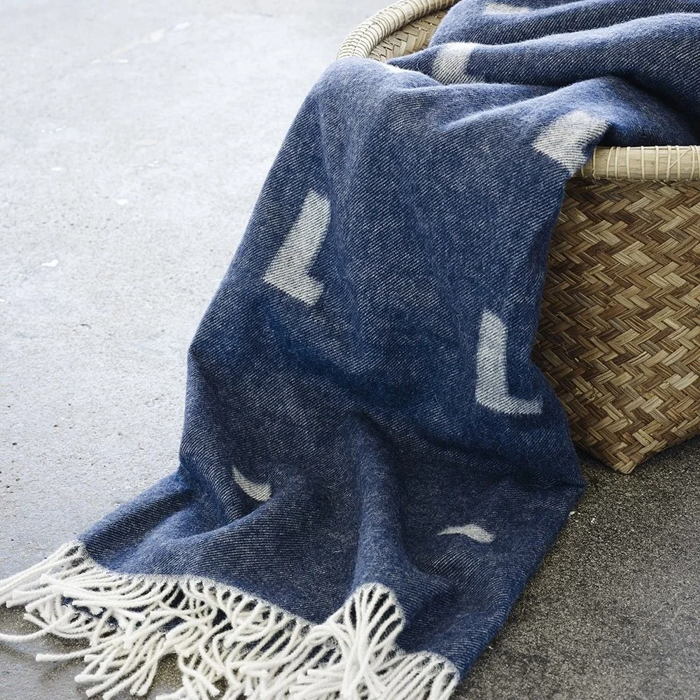 1950011-iota-blanket_-royal-blue-02.jpg