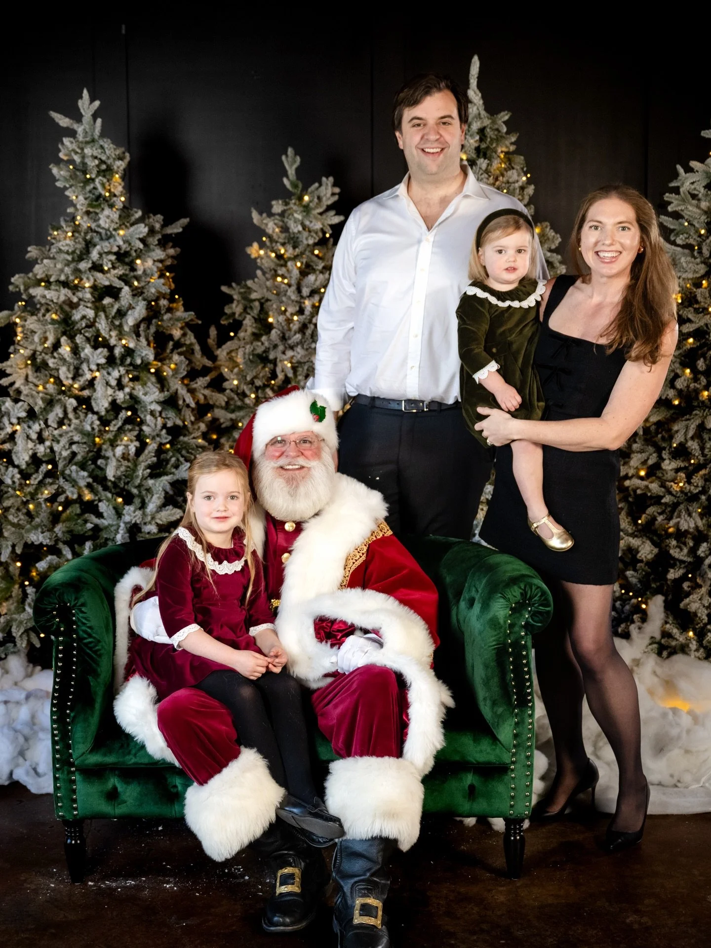 Merry Christmas from our family to yours! Our hearts feel especially full this holiday season, with so much to celebrate and be grateful for.

With love, the Spencers ❤️