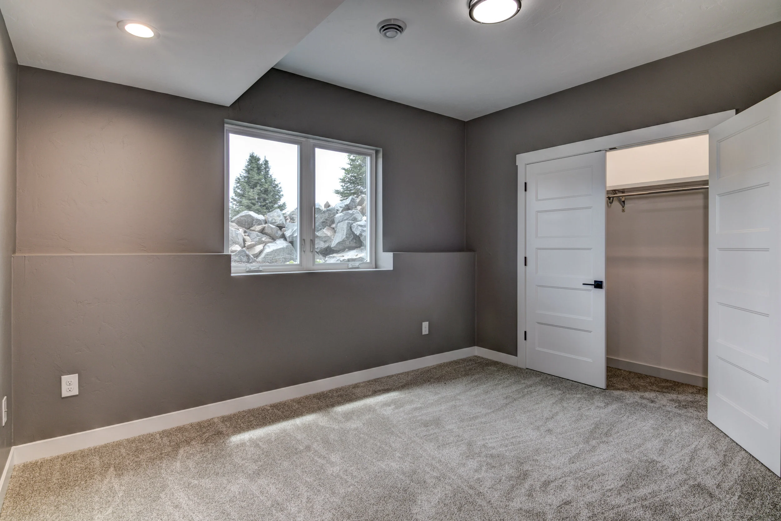 42-12 - Lower Level Bedroom - 2-2.jpg
