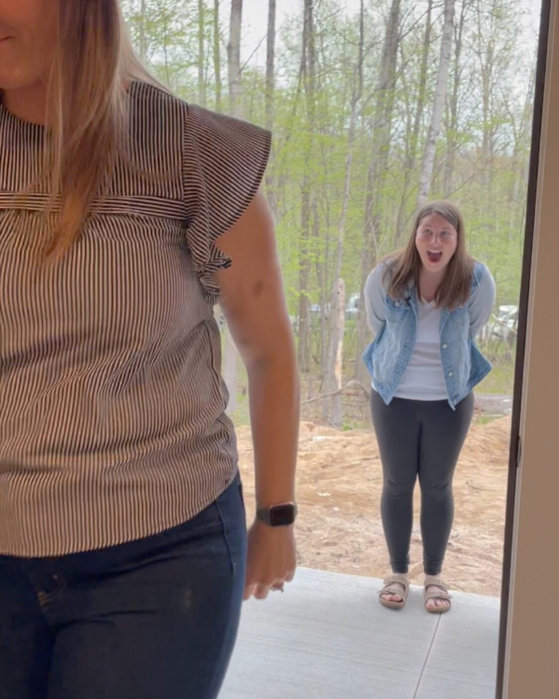 I promise waiting on the edit is 100% worth is. Guys look at her face as we open the door&hellip; keep checking back for the full video of them seeing their completed Woodbury Dream Home for the first time! This customer is the definition of why I lo