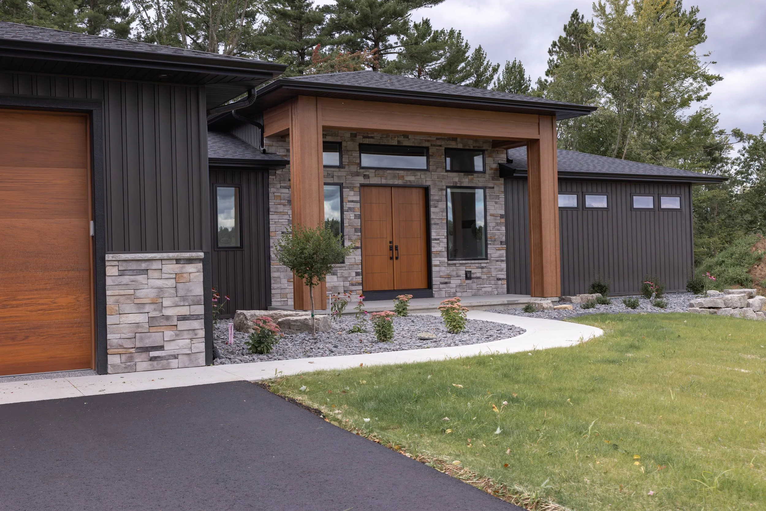 2025 River Band Rd.Exterior 2-11-min.jpg