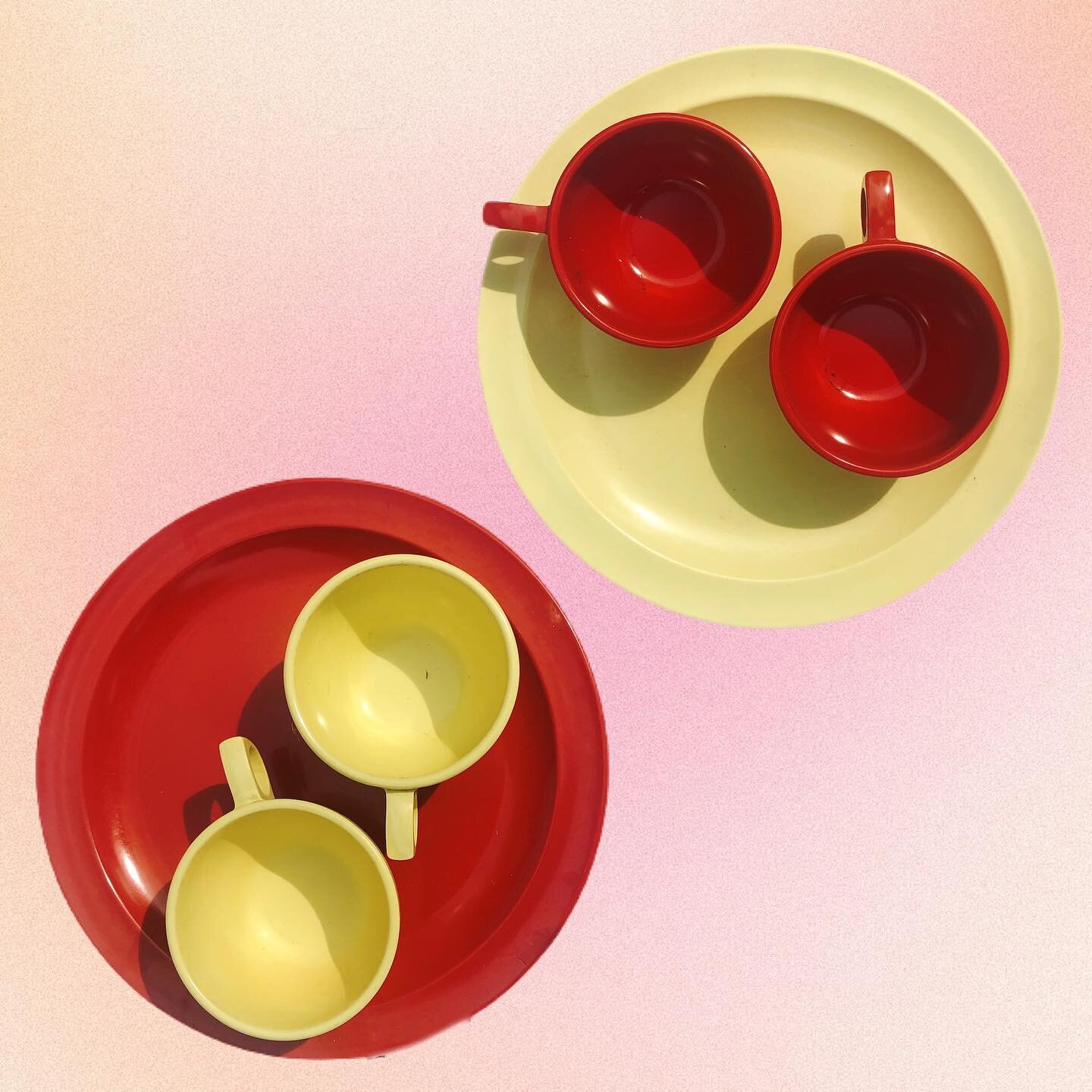 melamine picnic ware! plates and cups like strawberries and lemons 🍓 🍋  two plates and two cups of each color available! one yellow plate has a mark on it, but still in great usable condition

$35 takes the whole set of two red plates, two yellow p