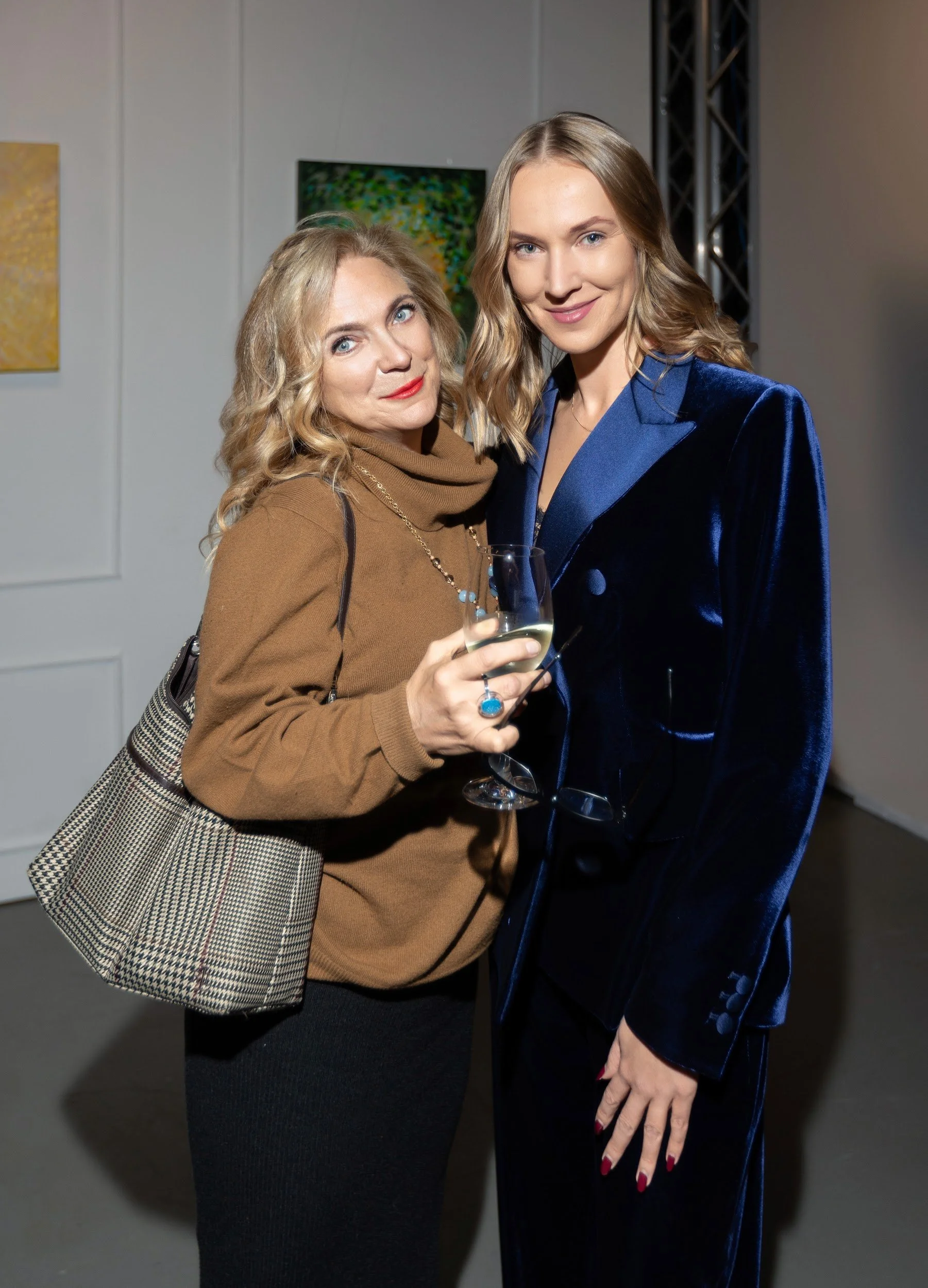 Portal series 25 - lauma survilo - vernissage (51).jpg