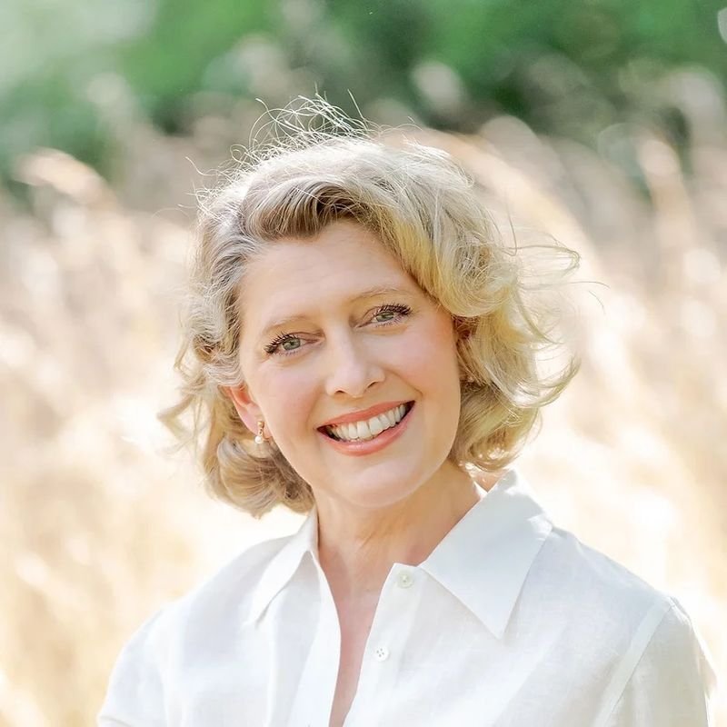 Episode 408 - Honoring Grief and Loss During the Christmas Season with Lanier Ivester