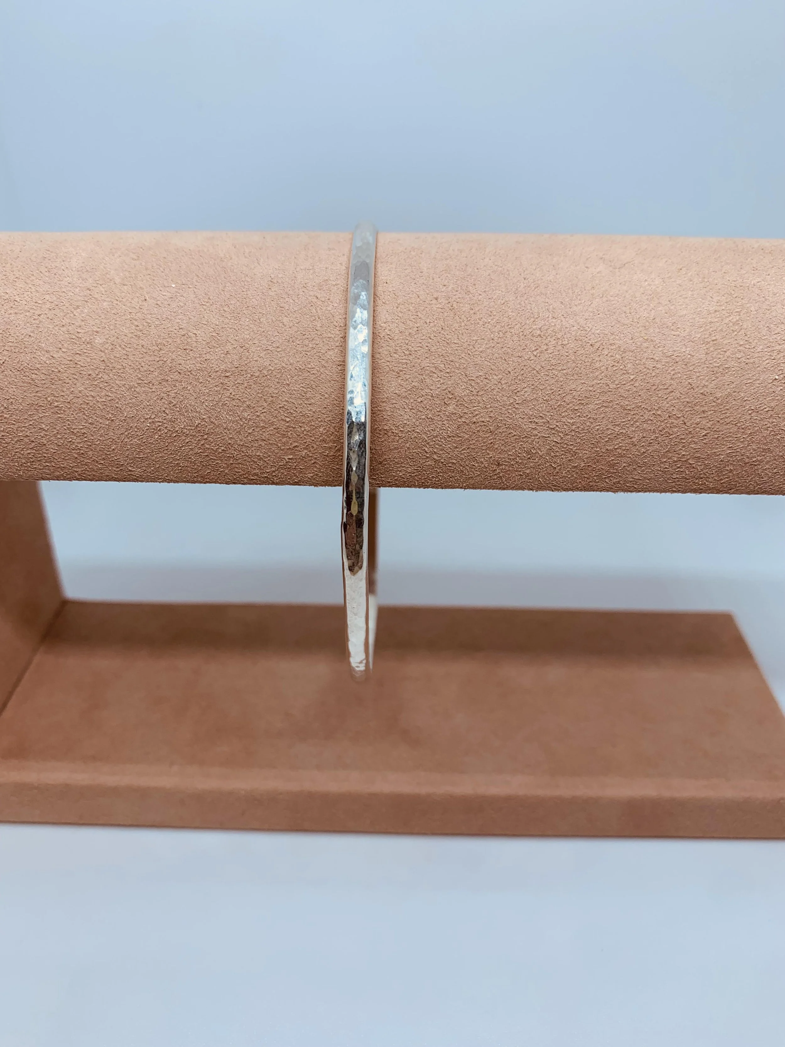 HR HAMMERED SIMPLE BANGLE 2.jpg