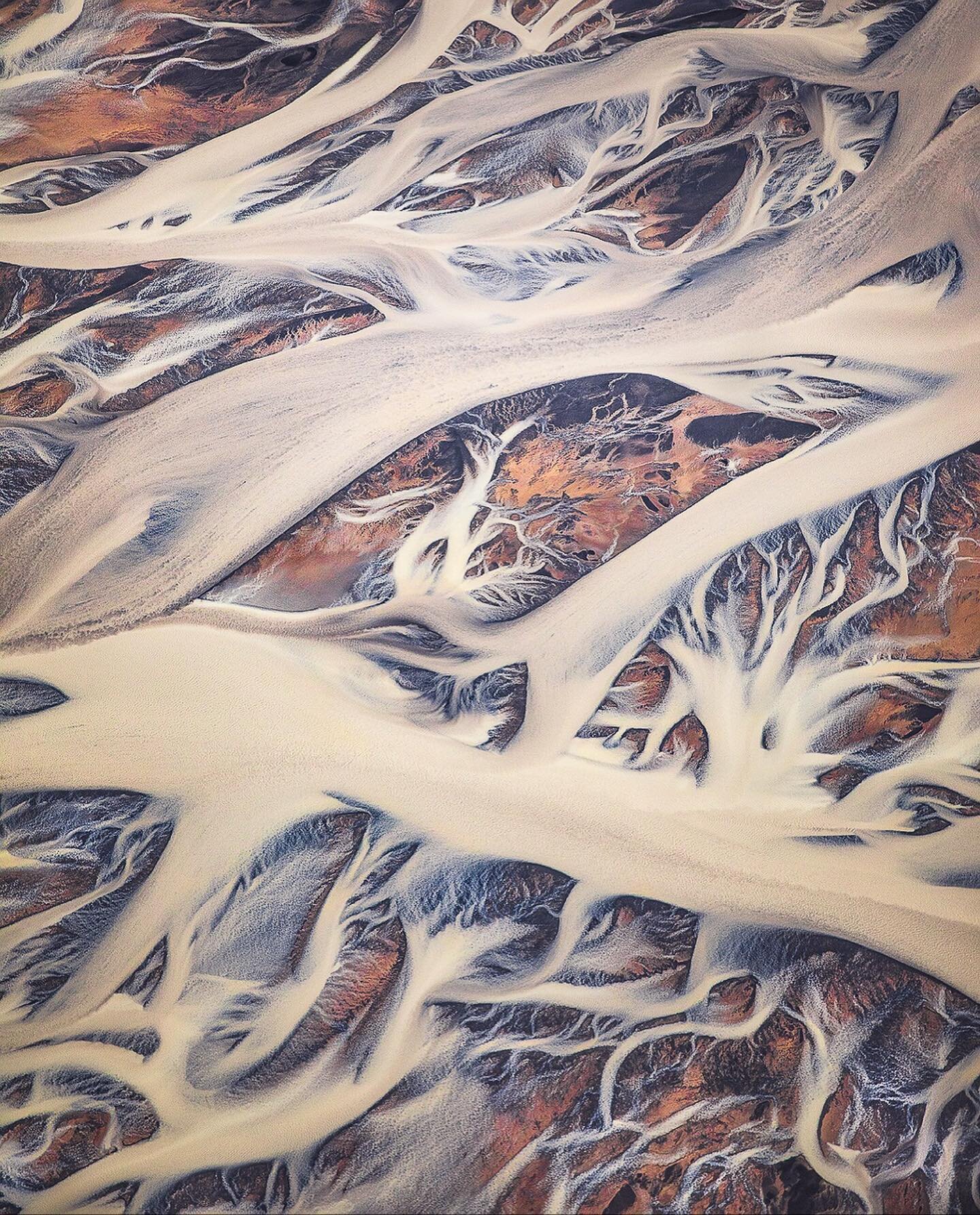 &laquo;&nbsp;Glacier tears&nbsp;&raquo;

Icelandic rivers system is complex and fascinating. Seen from above it emanates one of the most beautiful organic abstract paintings on earth.

Taken from a small aircraft Cessna 🦅

Copyright &copy; Alban Hen