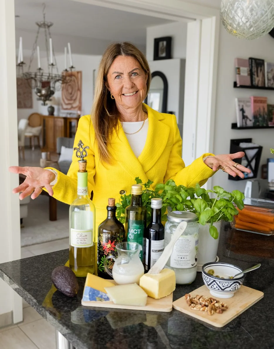 Lotta Valdmaa showing healthy ingredients