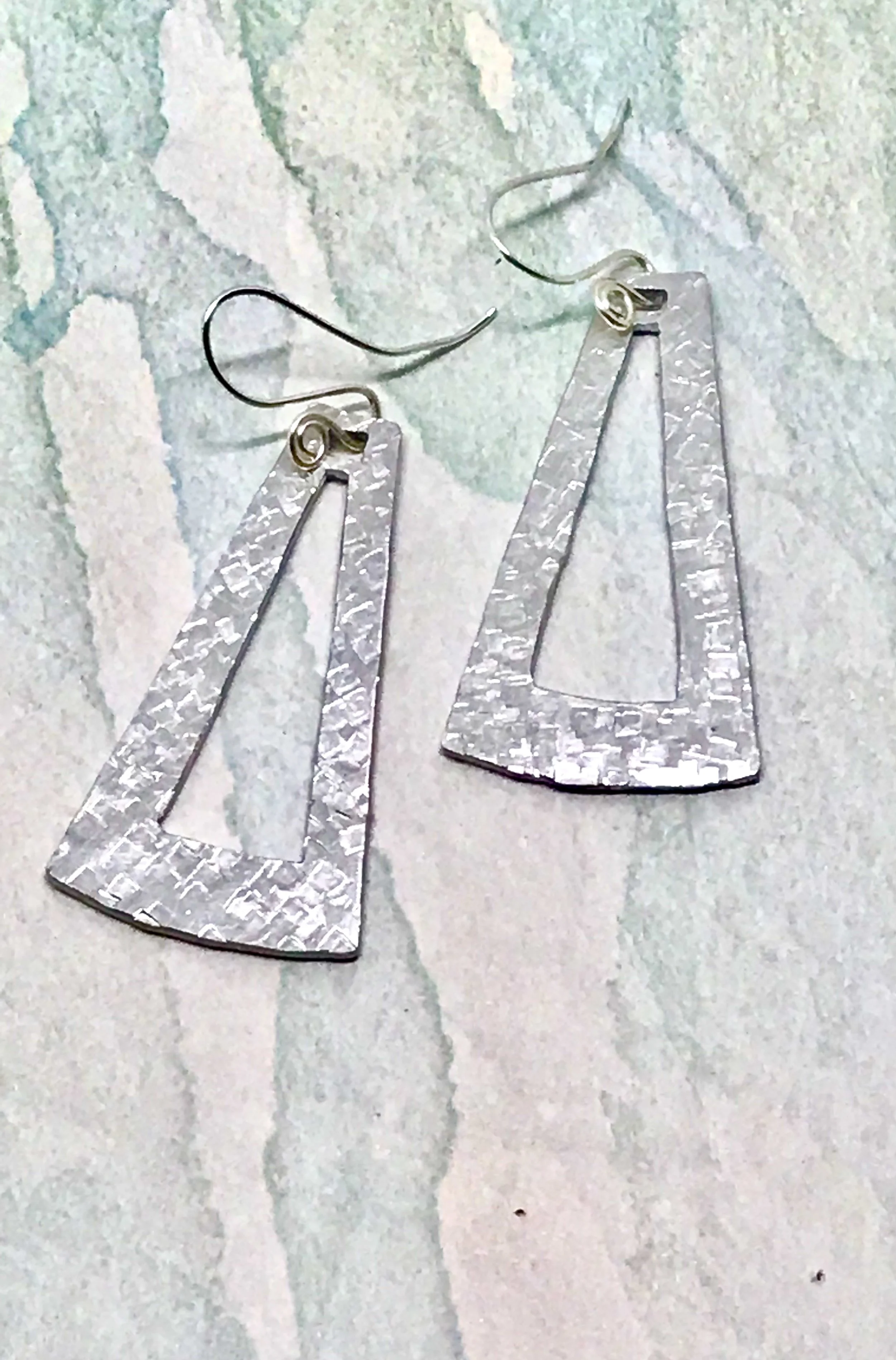 INDUSTRIAL HAMMERED TRIANGLE   Item  #68 E  