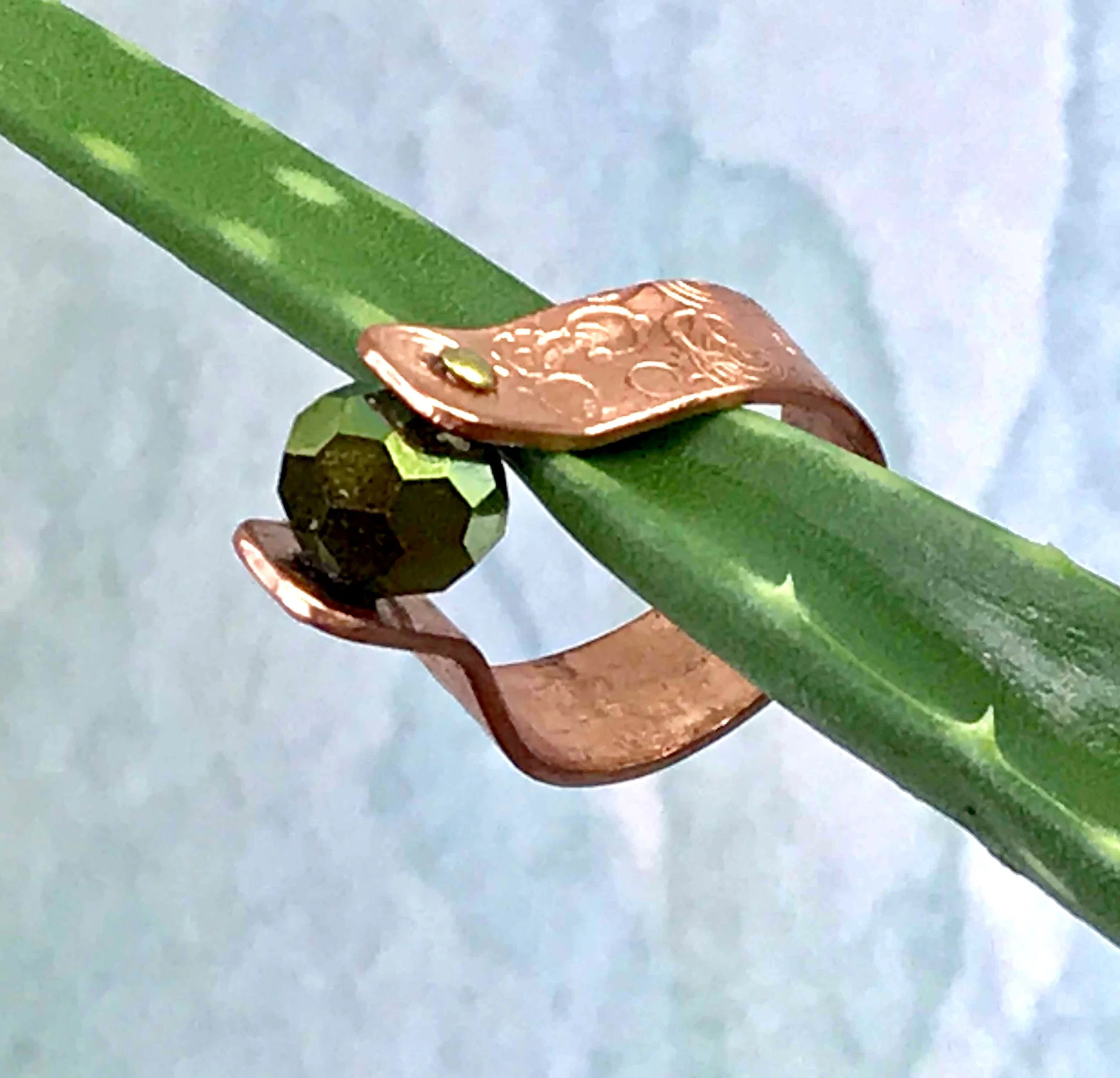 GLORIOUS FOREST GREEN CRYSTAL + COPPER RING   Item #480 R  