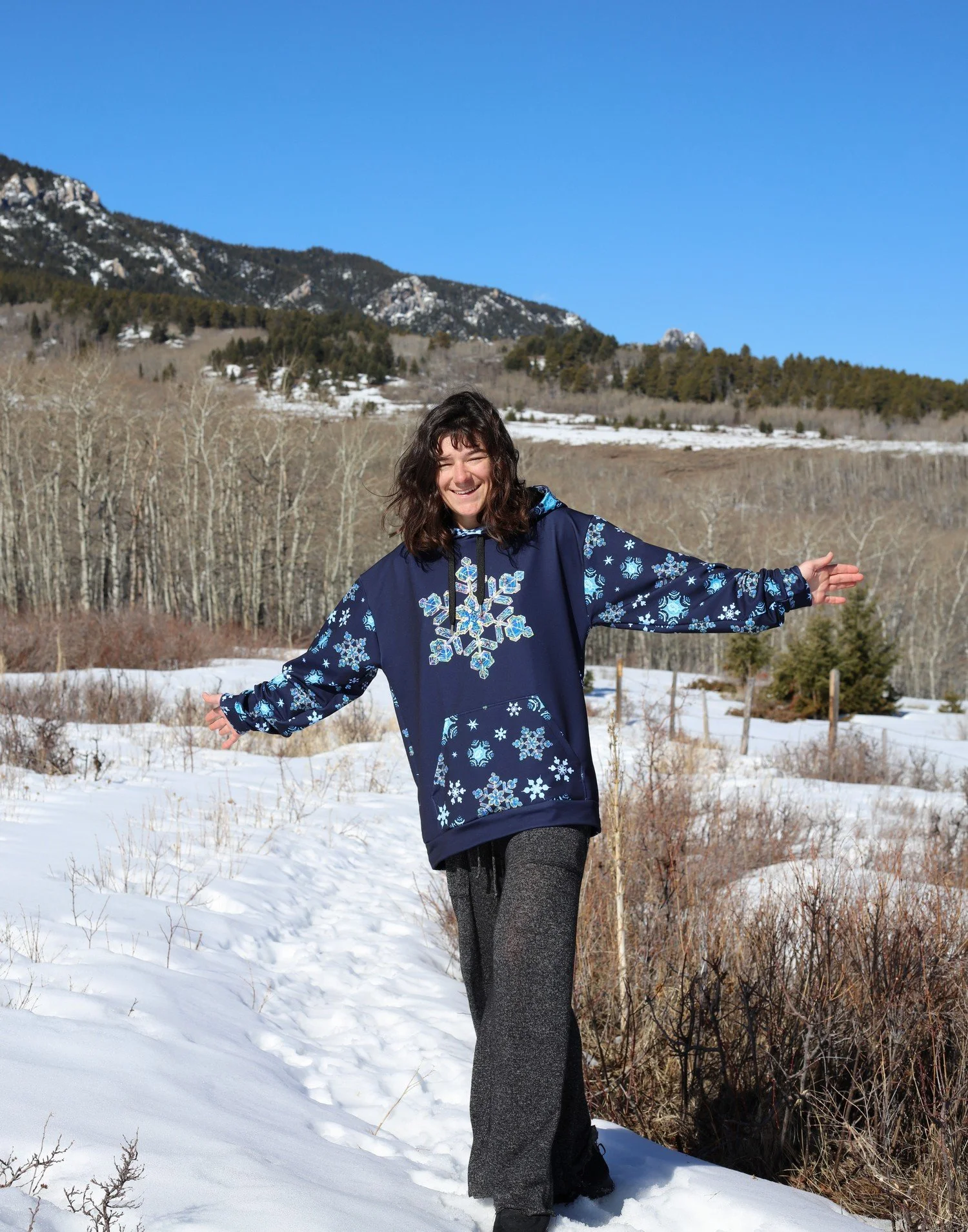 snowflake-Hoodie-for-skiers-and-snowboarders_2.jpg