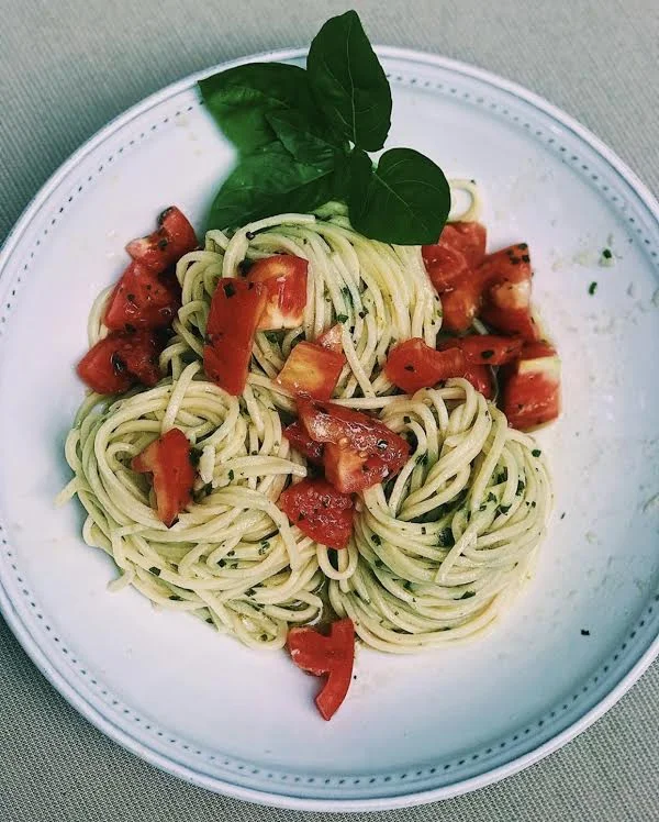 Tomato Basil Pesto Spaghetti