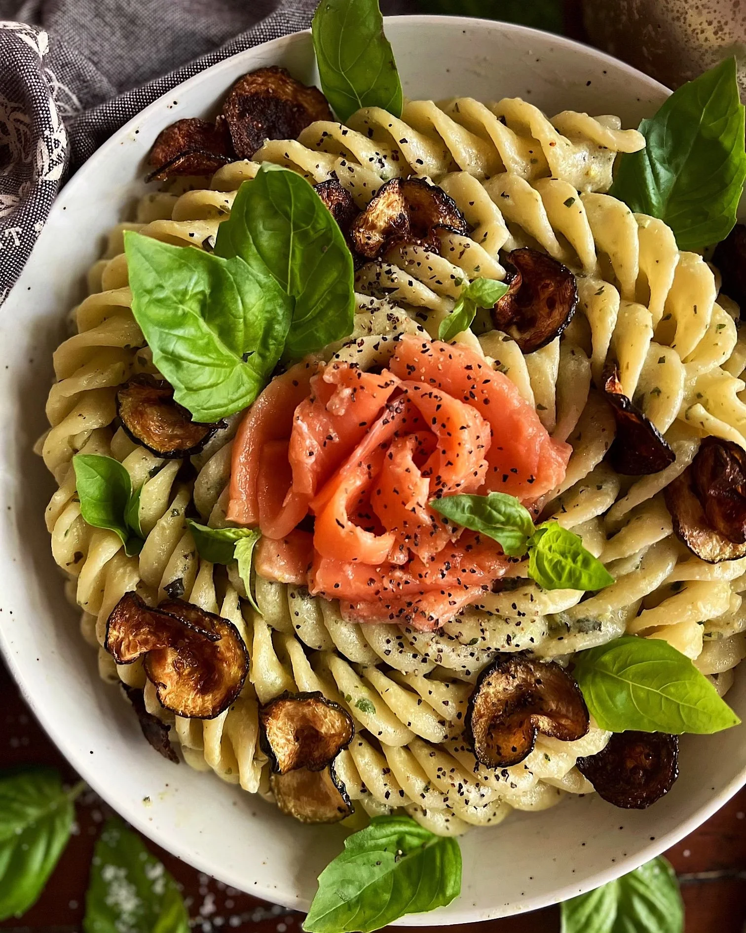 Creamy Zucchini Pesto Pasta with Salmon