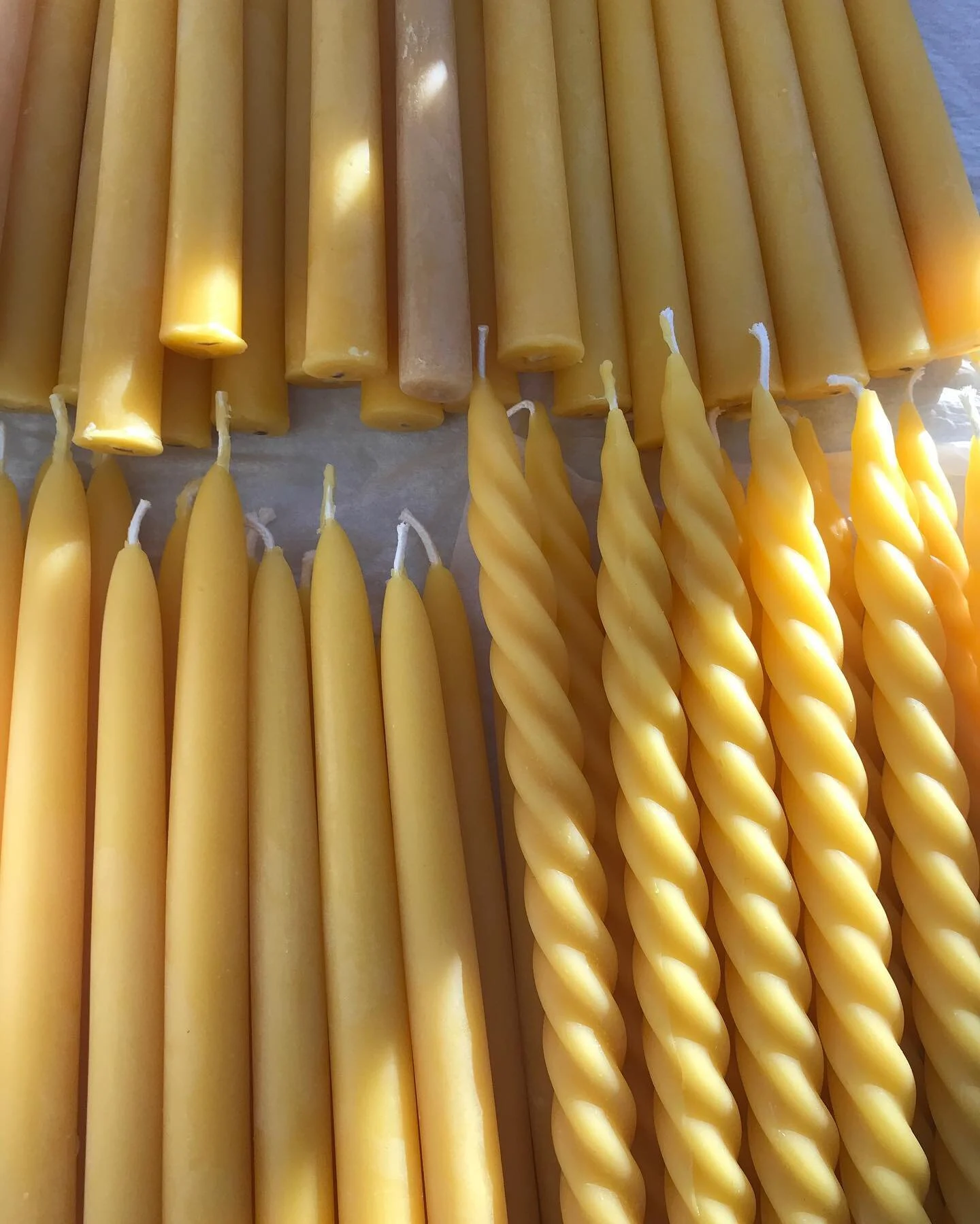 Beeswax Candles: to bring sunshine to these dark nights, for calm, for focus, to give and to enjoy ✨

Beeswax is an incredible thing, unique to honey bees, made inside of their wee bodies flake by tiny flake, gathered and sculpted into hexagons, saved and molded once more by us, the beekeepers, gardeners, and loving folks of H4H. Today Francisco, Ian, Ali, Mo, Horace, Sarah and Nadine working all day like our own little hive, waggle dances included 💛 

#hivesforhumanity #nonprofit #beeswax #candles #givingtuesday