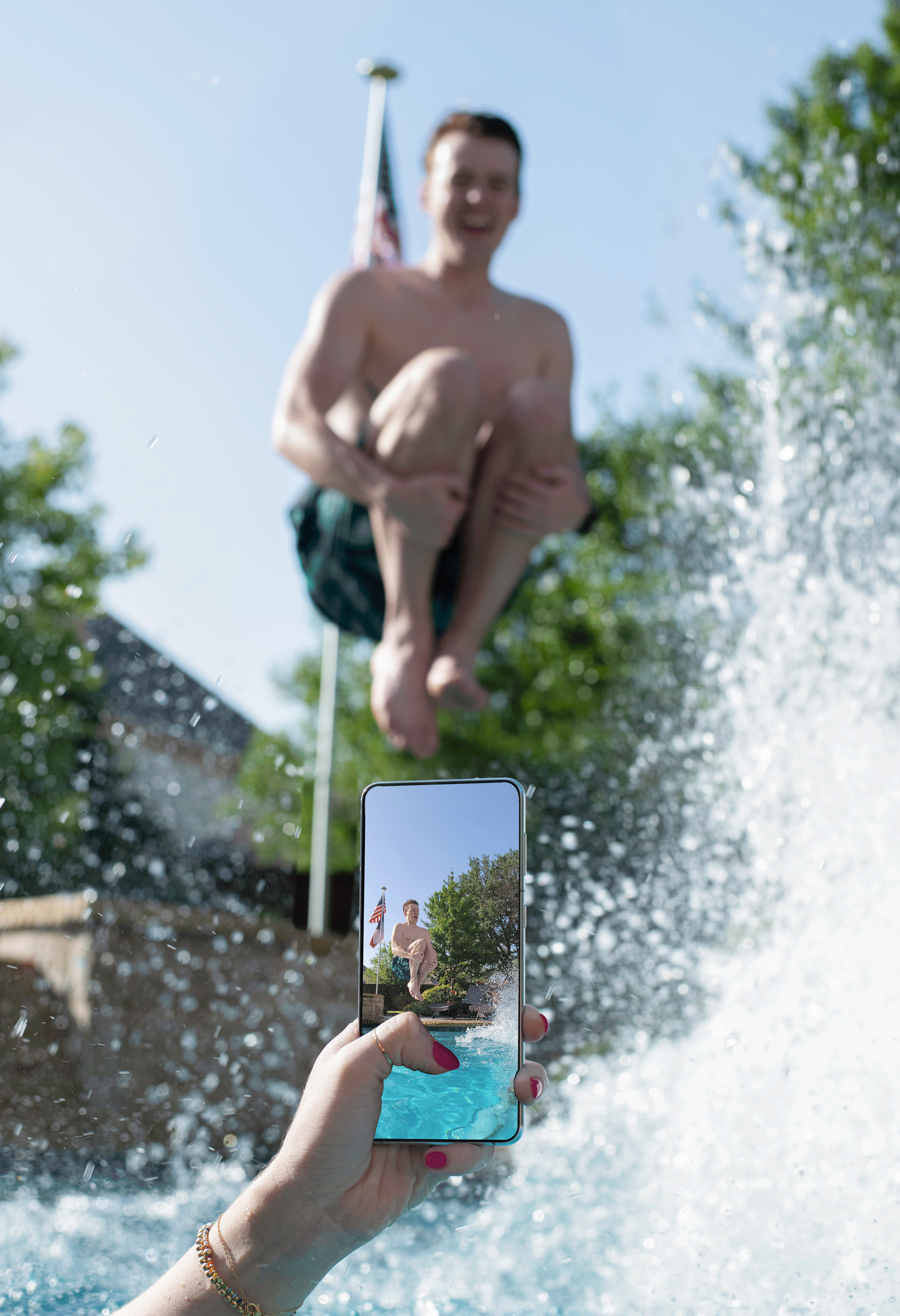 Samsung-Pool-shot.gif