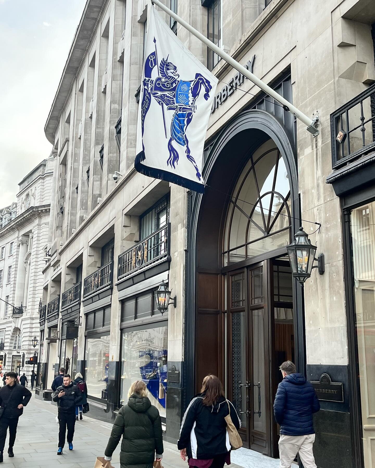 BURBERRY Regent street store - amazing experiential design! #burberry #regentstreet #burberryregentstreet #aurorarealtyconsultants