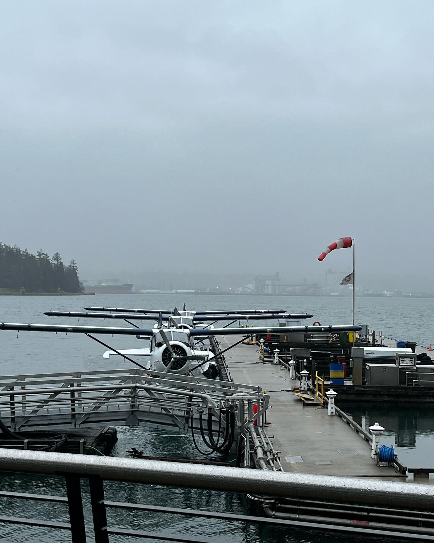 Fogged in on a Vancouver winter morning at Harbour Air - hope to get to Vancouver Island&hellip;😫