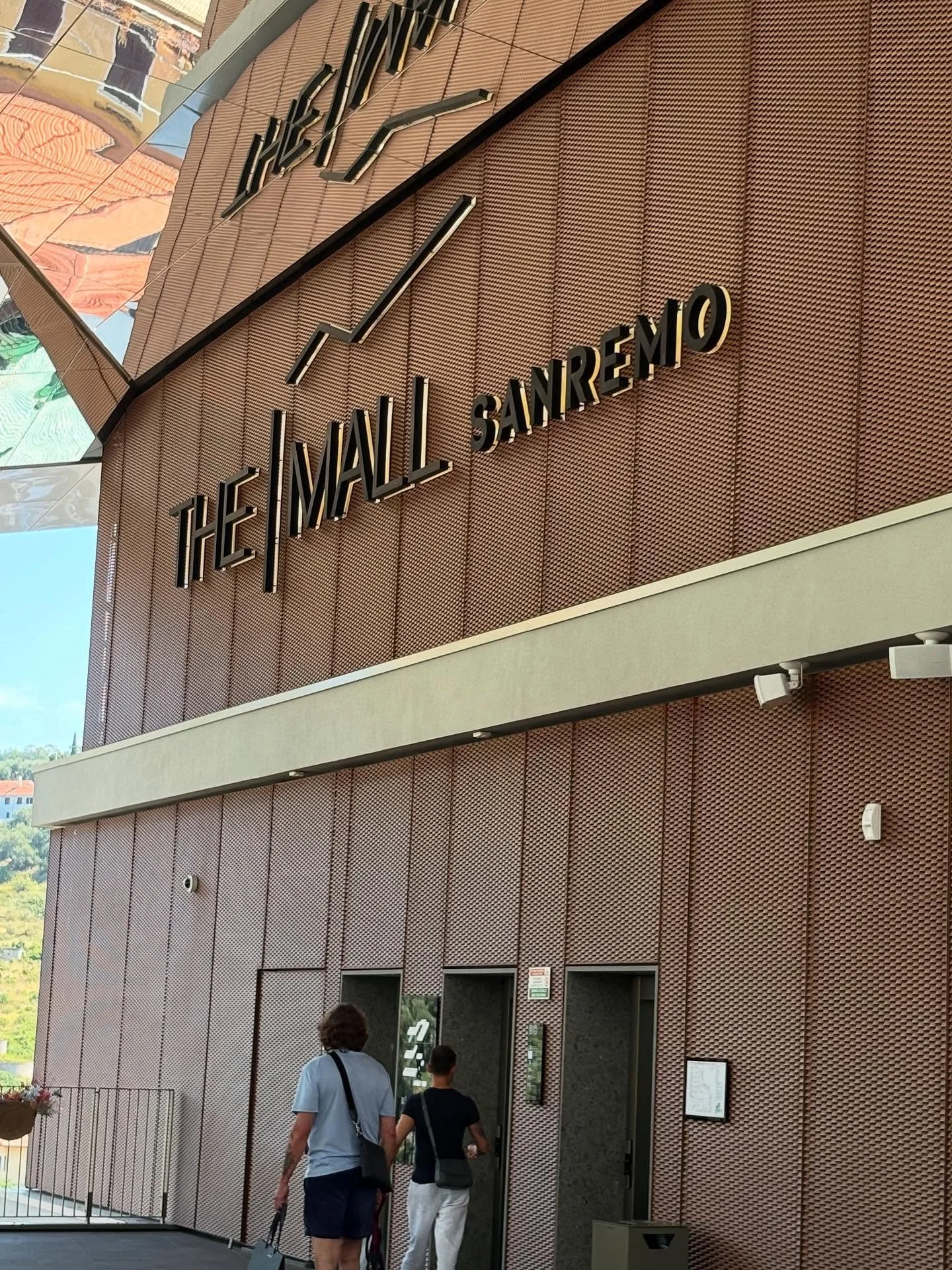 Always time for a little outlet shopping in Italy 🇮🇹 #sanremooutlet #aurorarealtyconsultants