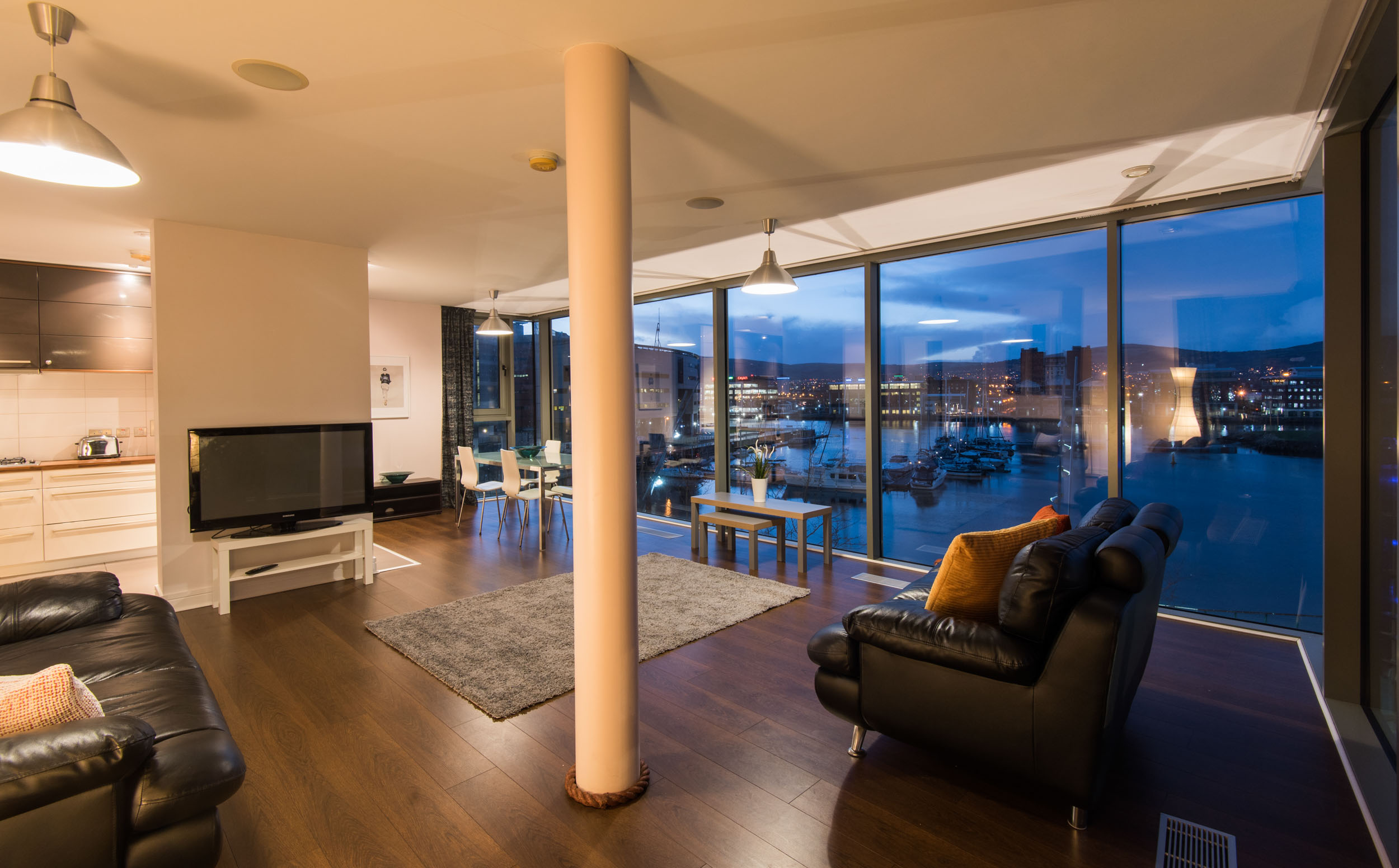 Marina View - Belfast Self Catering14.jpg