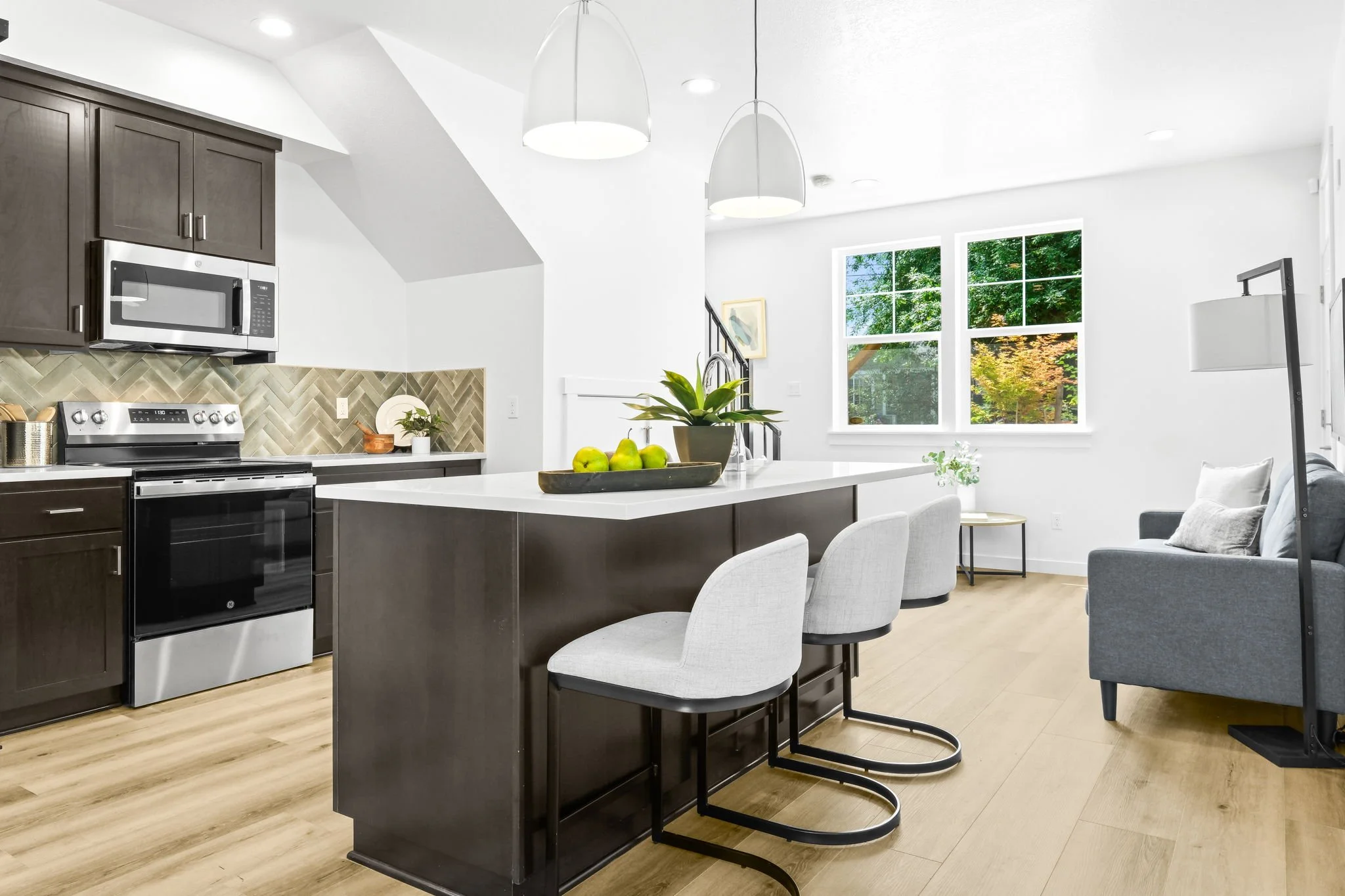 5477 N Fessenden St-7.JPG